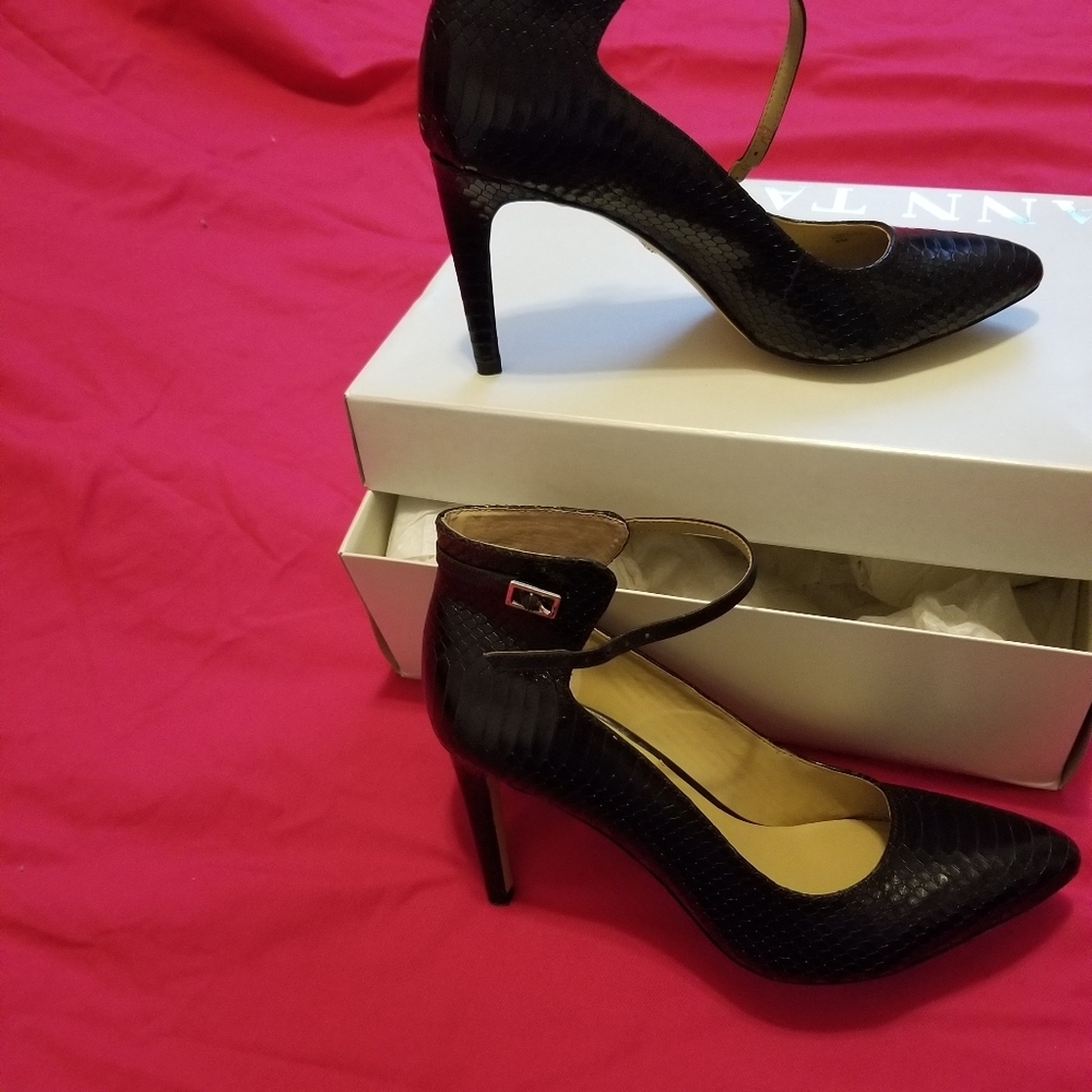 Ann Taylor Hazel Ankle Strap Heels, size 8 Black